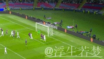 欧冠大战！国米飞翼2球1助创双纪录，力压巴萨荣膺MVP