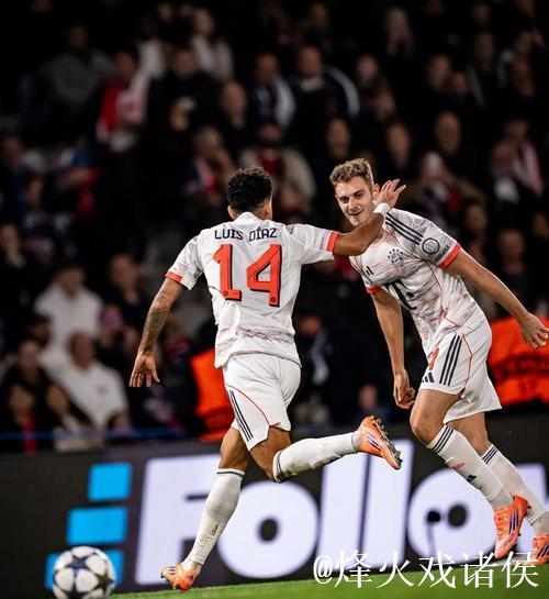 迪亚斯双响+剪刀脚直红 十人拜仁2-1巴黎全胜领跑