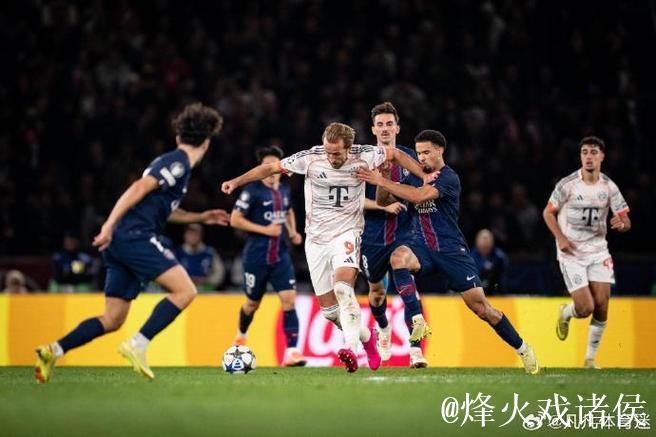 迪亚斯双响+剪刀脚直红 十人拜仁2-1巴黎全胜领跑